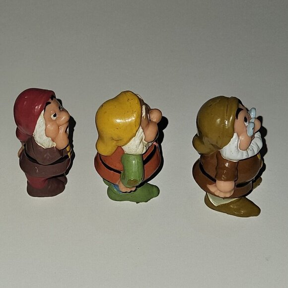 3 VTG Disney Snow White & 7 Dwarfs 2" Figures Toy Lot Doc Sneezy Happy - Picture 4 of 8